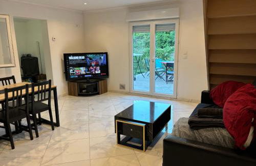 Proche Gare Paris-CDG Stade-de-France Astérix Expo - Foto 43