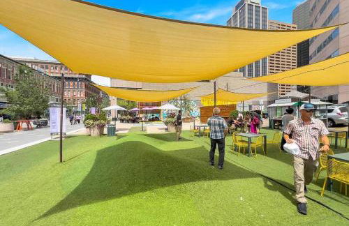 The Elevated Gallery - Historic Loft - Heart of Downtown - 98WalkScore - Foto 30