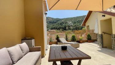 Atrium Apartment - Photo 3