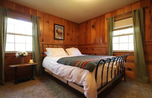 Ahwahnee-be Vintage Cabin - Walk to town! - Foto 17