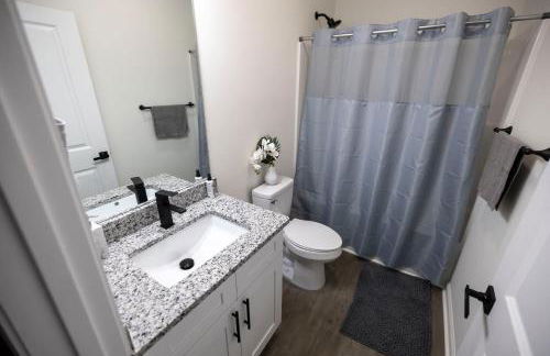 4 Min to Downtown - 10 Min to Elon - Washer and Dryer - Foto 26