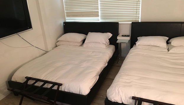 BEST DEAL! 2 Bedroom Modern Beachfront by YouRent! - Foto 2, Habitación