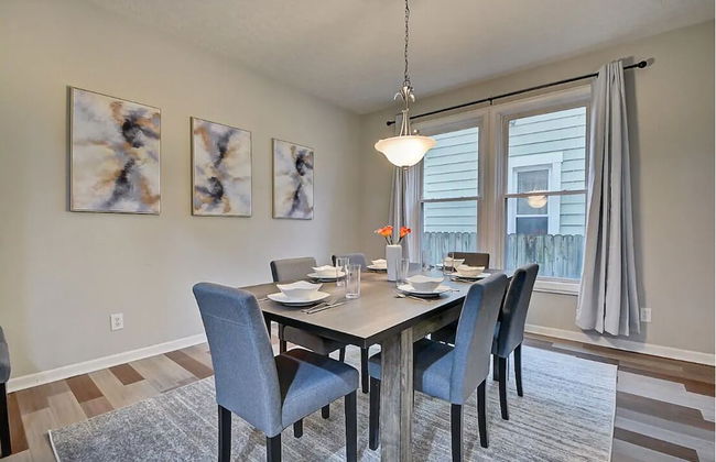 Spacious 6BR/3BA House w/ Parking! Sleeps 20! - Foto 57