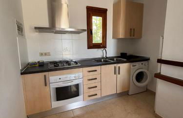 Apartamento con jardín, piscina y parking - Foto 14