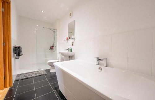 Highview House, Llandevaud - Foto 16