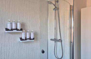 5 min from airport, luxury 2 bed apartment - Foto 10