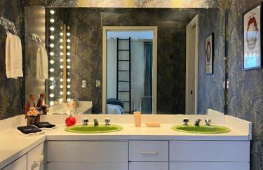 Retro Retreat with Hot Tub, Sauna & Arcade - Foto 33