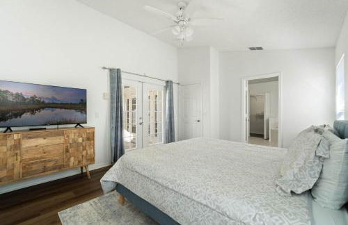 Luxury 4-Bedroom Home with Private Pool, Jacuzzi, AC, Wi-Fi, Cable TV, 5 Minutes from Disney - Foto 9