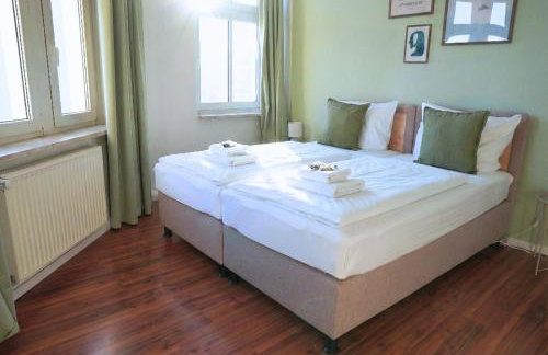 Cozy home with 3 BR, luxury beds, Smart TV, Wifi & private parking spot - Foto 6