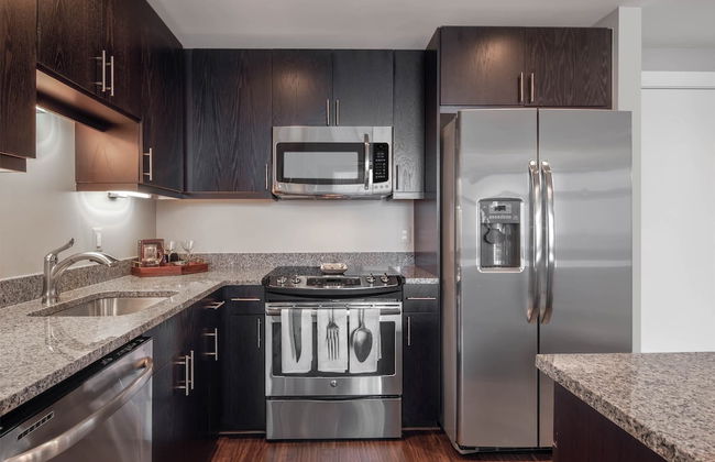 Luxury Apartment in heart of Reston 2 bedroom - Photo 4