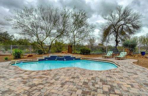 Luxe Couples Retreat with Pool and Outdoor Kitchen! - Foto 52