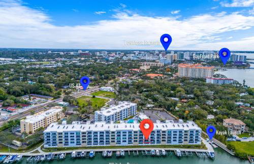 Waterside Retreat: Modern 2BR, Mins to Beach & Apt - Photo 35