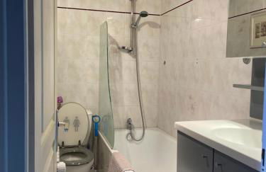 Rare 2 bedroom with private beach on Lake Annecy - Foto 18