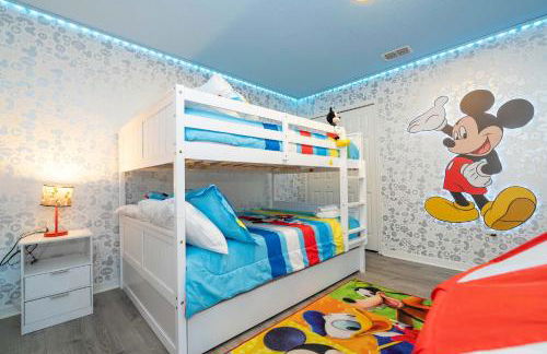 4BR Lakefront - Themed Rooms - Pool & BBQ! - Foto 75