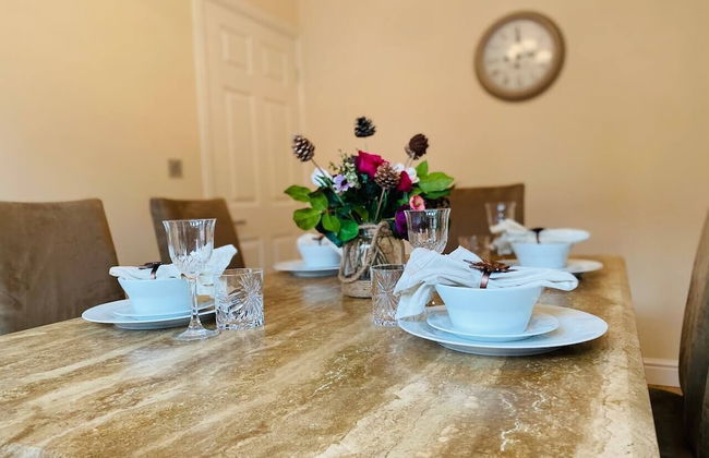 4-bed House With Private Garden in Barnsley! - Photo 35