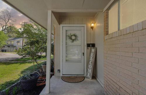 Fashionable TCU Walkable 2BD - Foto 35