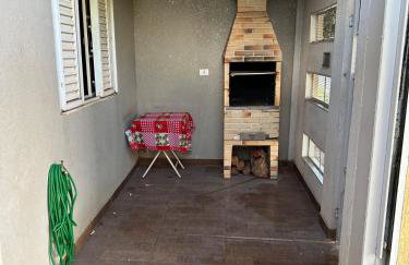 Casa inteira - ótima localização - Foto 6