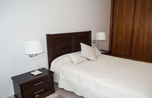 Céntrico, parking privado, al lado estación tren - Foto 8