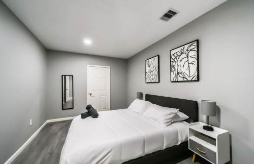 Comfy 5BR Holiday Home with Hot Tub, 10min from NGR Stadium - Foto 12