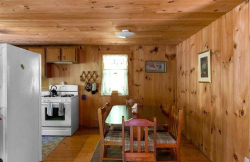 Family Mountain Vacation Rental with Fireplace in Connecticut River Valley - Foto 12