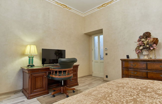 Presidential Apartment In The Old Town Square - Photo 21