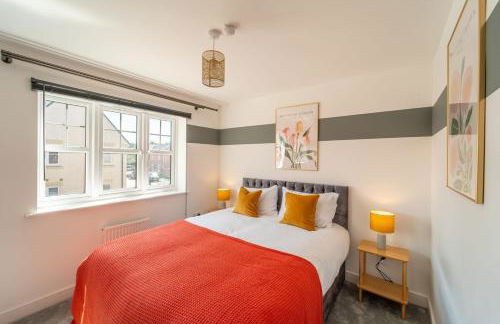 Charming 4 Bedroom House for 8 - Family Friendly - Fast WiFi - Parking - Photo 10