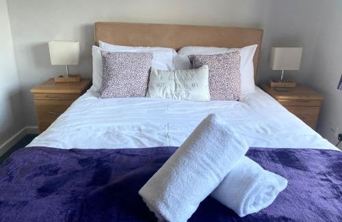 Riverside 4 Bedroom House Wraysbury Staines - Foto 16