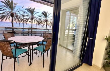 Calafell en primera linea de mar con piscina - Foto 8