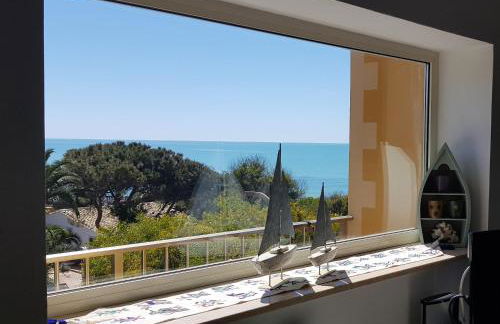 Sitting on the beach - Foto 1