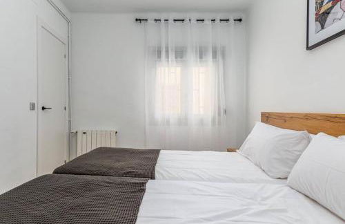 Poble Sec 3BR 2BA Balcony Sleeps 7 - Photo 14