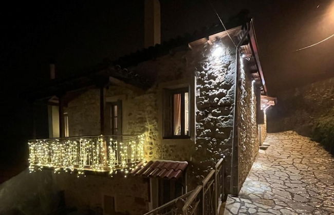 Dandy Villas Dimitsana - a Family Ideal Charming Home in a Quaint Historic Neighborhood - 2 Fireplaces for Romantic Nights - Foto 6