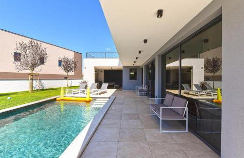 Spacious Villa With Pool and Garden in Stokovci - Foto 66