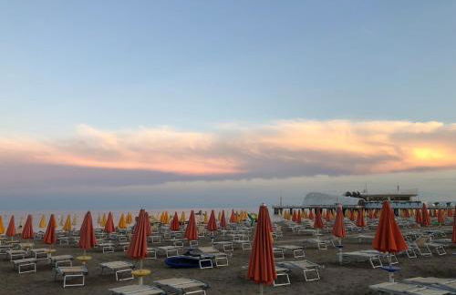 Vista mare a 10m dalla spiaggia, 8 piano e parcheggio privato - Foto 28
