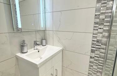 Cosy Modern Flat with garden - Photo 14