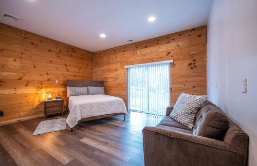 Shady Point Retreat with Hot Tub and Pickleball! - Foto 24