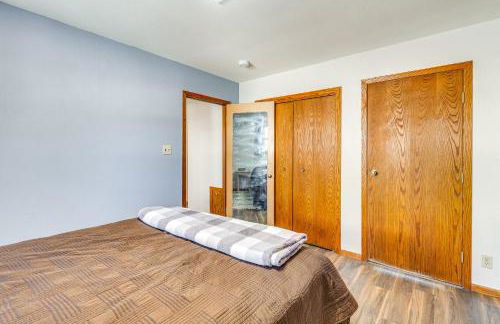 half Mi to Dtwn Pierre Family Home with Patio - Foto 15