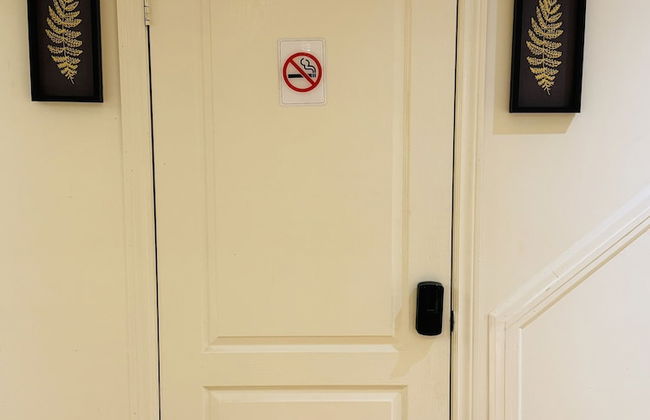 Chic Unit Near Airport and Attractions - Photo 9