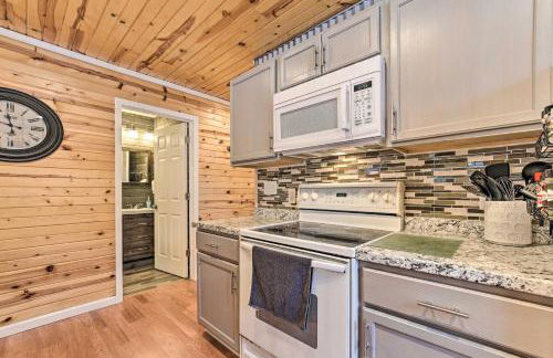 Lovely Elmira Cabin with Deck, 18 Mi to Gaylord - Foto 12