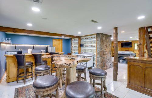 3,000 Sq Ft and Game Room Ozarks Serenity Cabin! - Foto 15