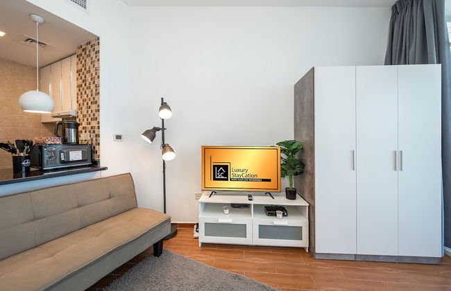 Luxury StayCation - Al Jawhara Tower Studio Apt in the Heart of Dubai - Photo 4