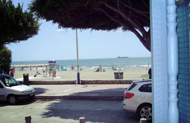 Beachfront House - Photo 20