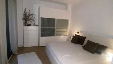 Casa grande y céntrica con piscina en zona peatonal - Photo 3