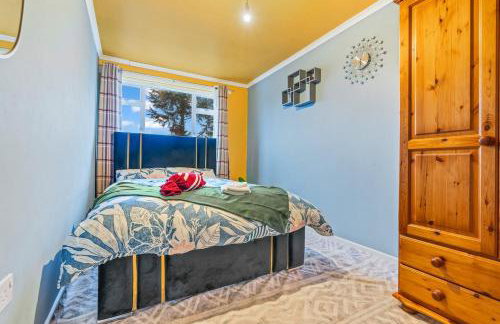 #99 Quirky and Stylish 3-Bedroom - Close to Drayton Manor Theme Park - Sleeps 6 - "Perfect for contractors and Families - Free parking" - Photo 8