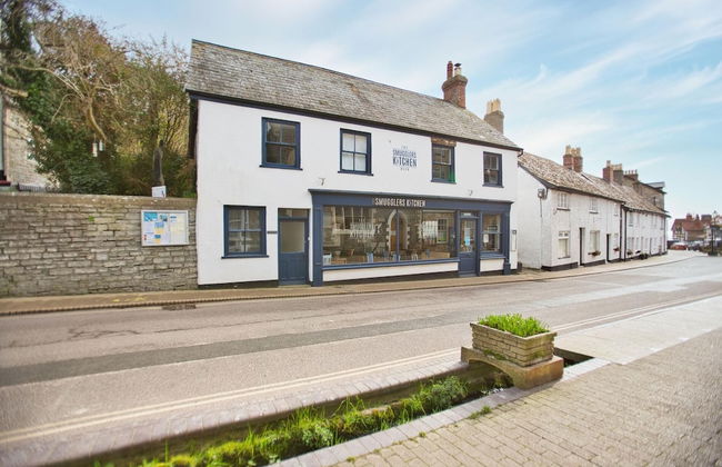 Fantastic 1BD Hideaway, 2 Minutes to the Sea - Photo 31