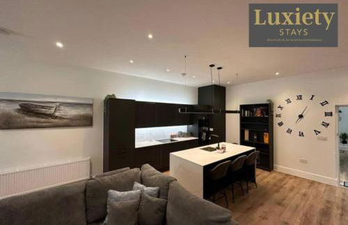 2BR Flat By Luxiety Stays Short Lets & Serviced Accommodation Southend on sea With Free WiFi & Netflix - Foto 2