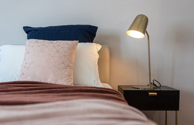 JOIVY Sophisticated Flat W/ Desk - Foto 18