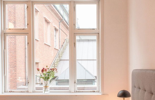 Sanders Boulevard - Smart 3-bdr Apt By the Canal - Photo 3