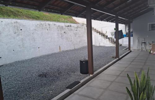 Casa com piscina, suite com hidro em Blumenau - Foto 1