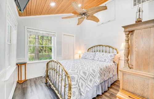 Hot Tub and Fire Pit Lakefront Home on Lake Eloise - Foto 13