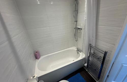 Stretford Apartment - Sleeps 6 - WiFi - Parking - Near Stadium - Foto 22